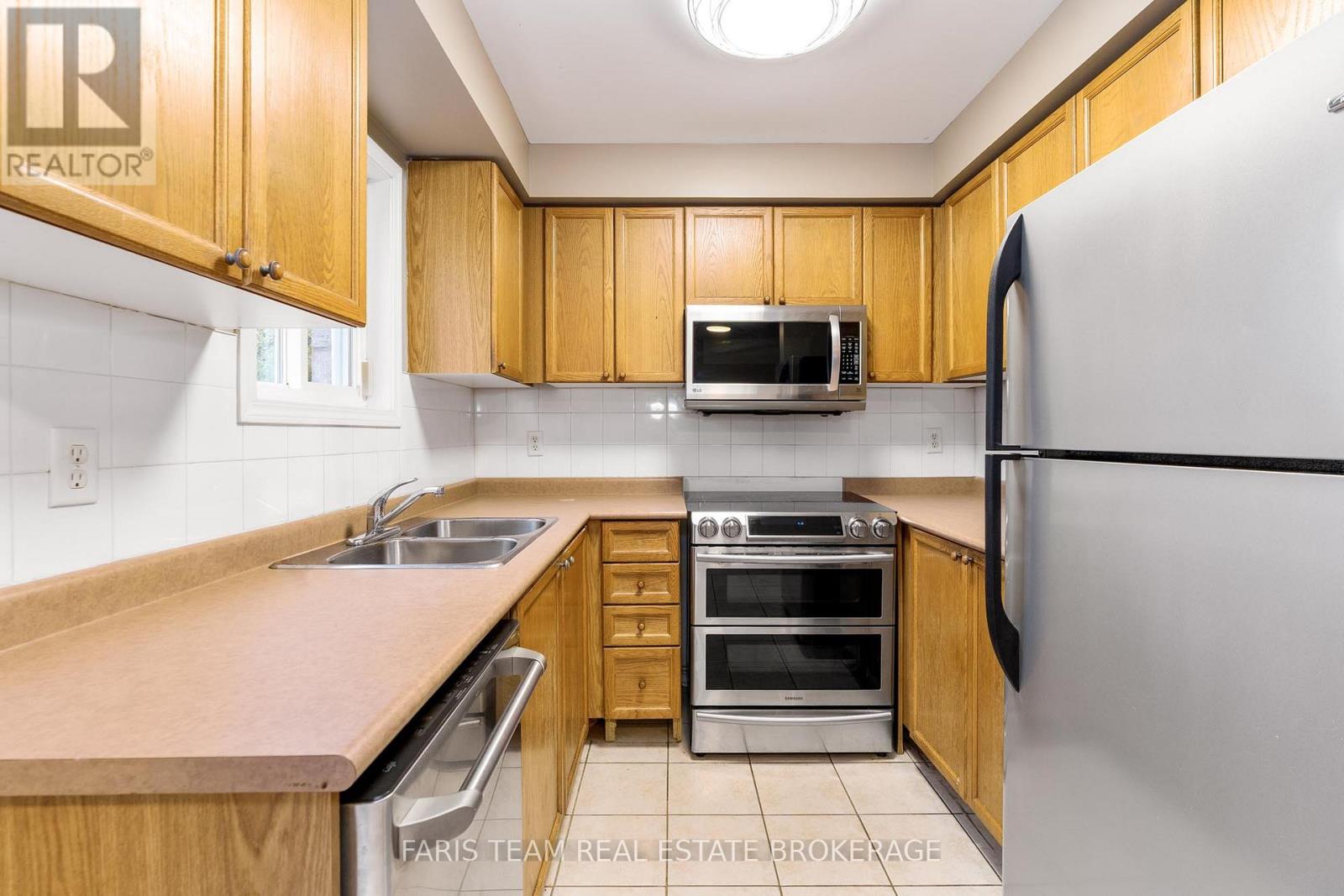 69 Pringle Drive, Barrie (Edgehill Drive), Ontario  L4N 0R2 - Photo 3 - S12518200