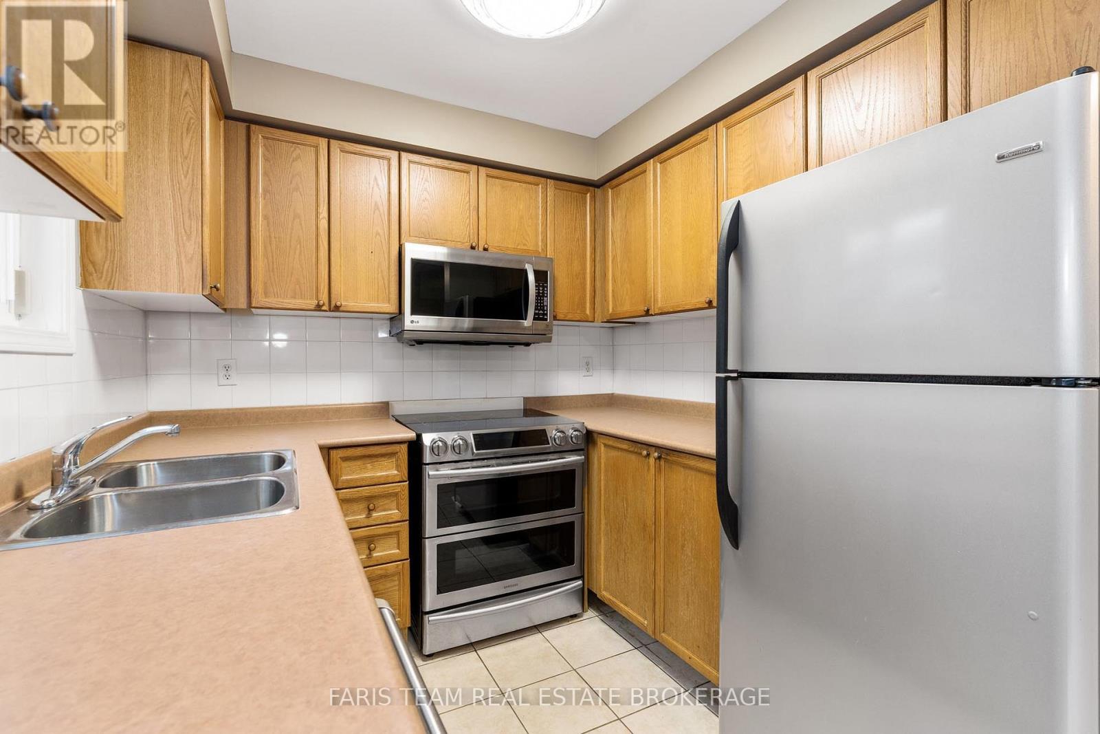 69 Pringle Drive, Barrie (Edgehill Drive), Ontario  L4N 0R2 - Photo 5 - S12518200