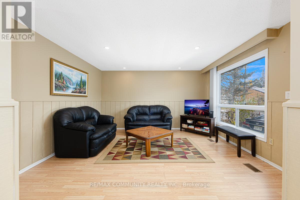 8 58th Street, Wasaga Beach, Ontario  L9Z 1W6 - Photo 2 - S12518276