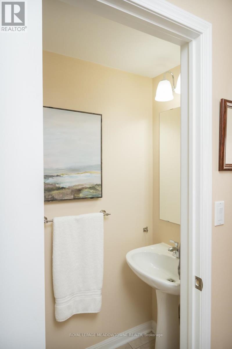 701 Thompson Road S, Milton, Ontario L9T 5W8 - Photo 7 - W12518110