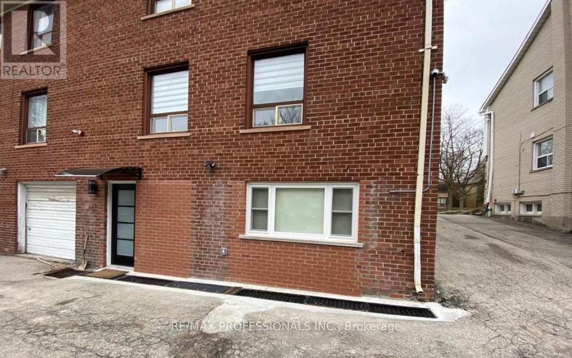 100 Stephen Drive, Toronto, Ontario  M8Y 3N3 - Photo 10 - W12518116