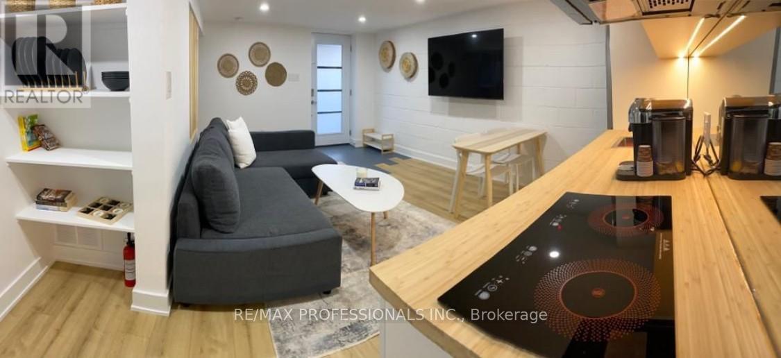 100 Stephen Drive, Toronto, Ontario  M8Y 3N3 - Photo 2 - W12518116