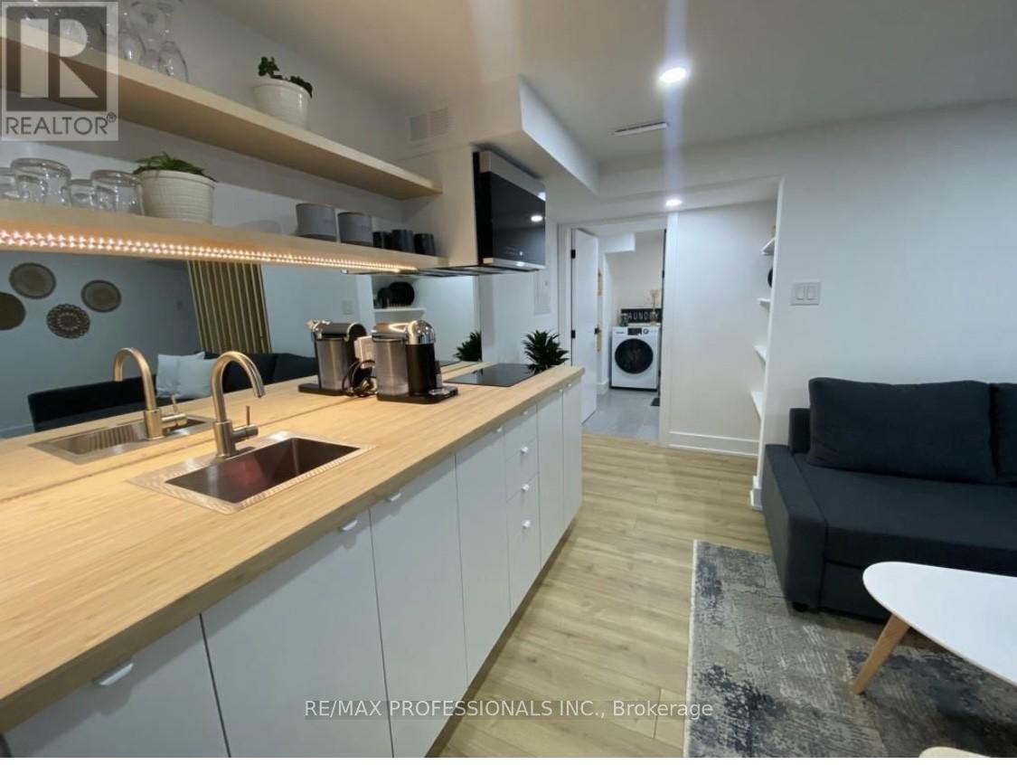 100 Stephen Drive, Toronto, Ontario  M8Y 3N3 - Photo 3 - W12518116