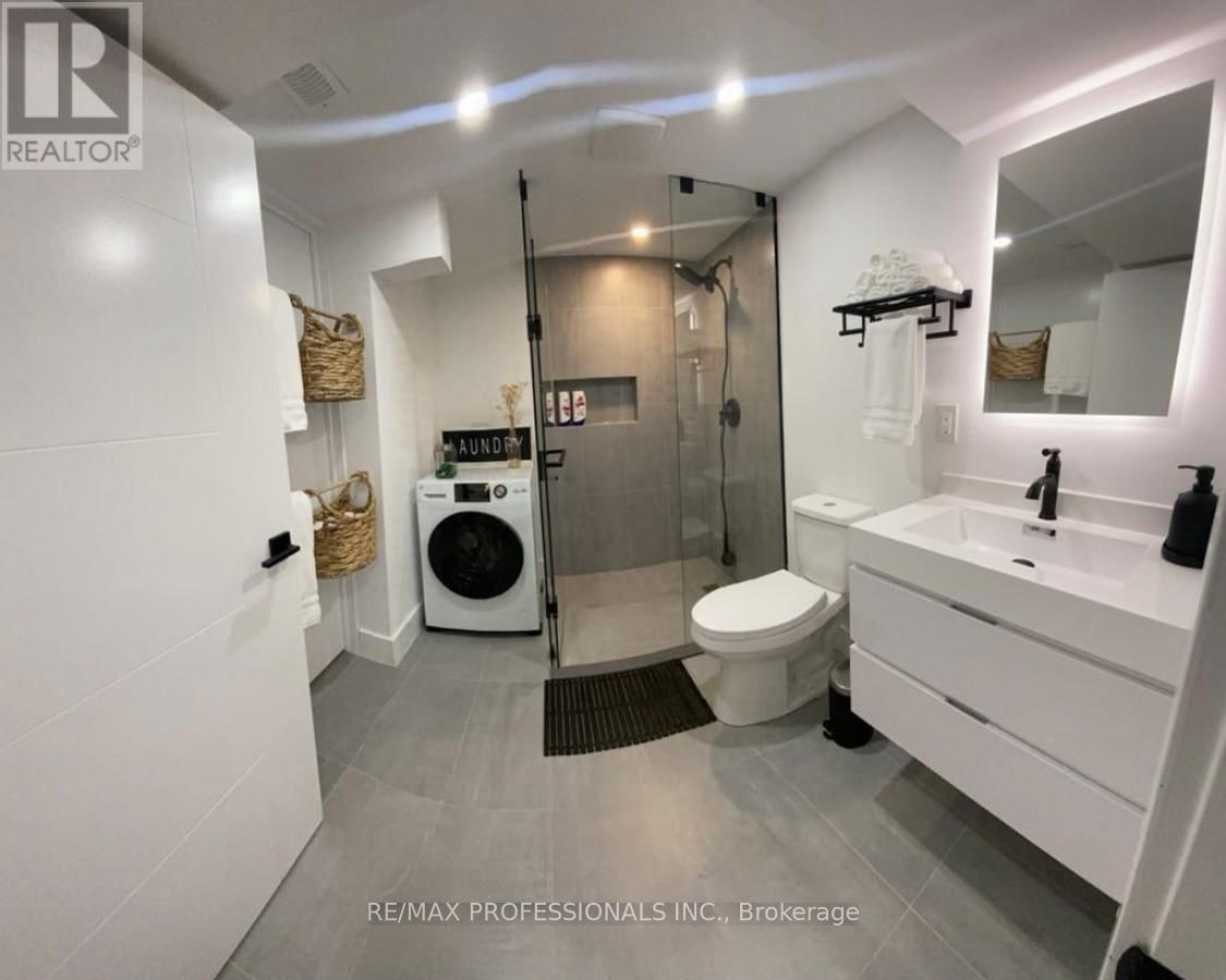 100 Stephen Drive, Toronto, Ontario  M8Y 3N3 - Photo 8 - W12518116