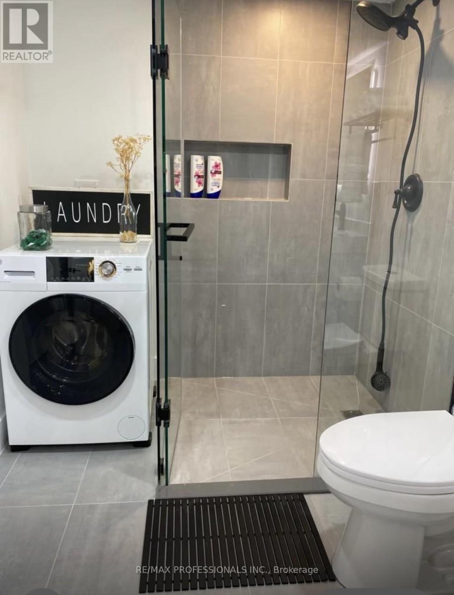 100 Stephen Drive, Toronto, Ontario  M8Y 3N3 - Photo 9 - W12518116