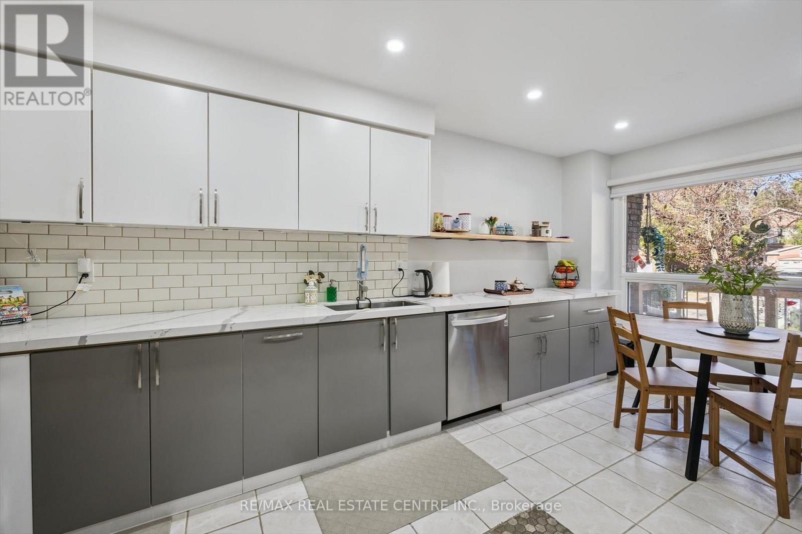 550 Ashprior Avenue, Mississauga, Ontario L5R 3N2 - Photo 10 - W12518128