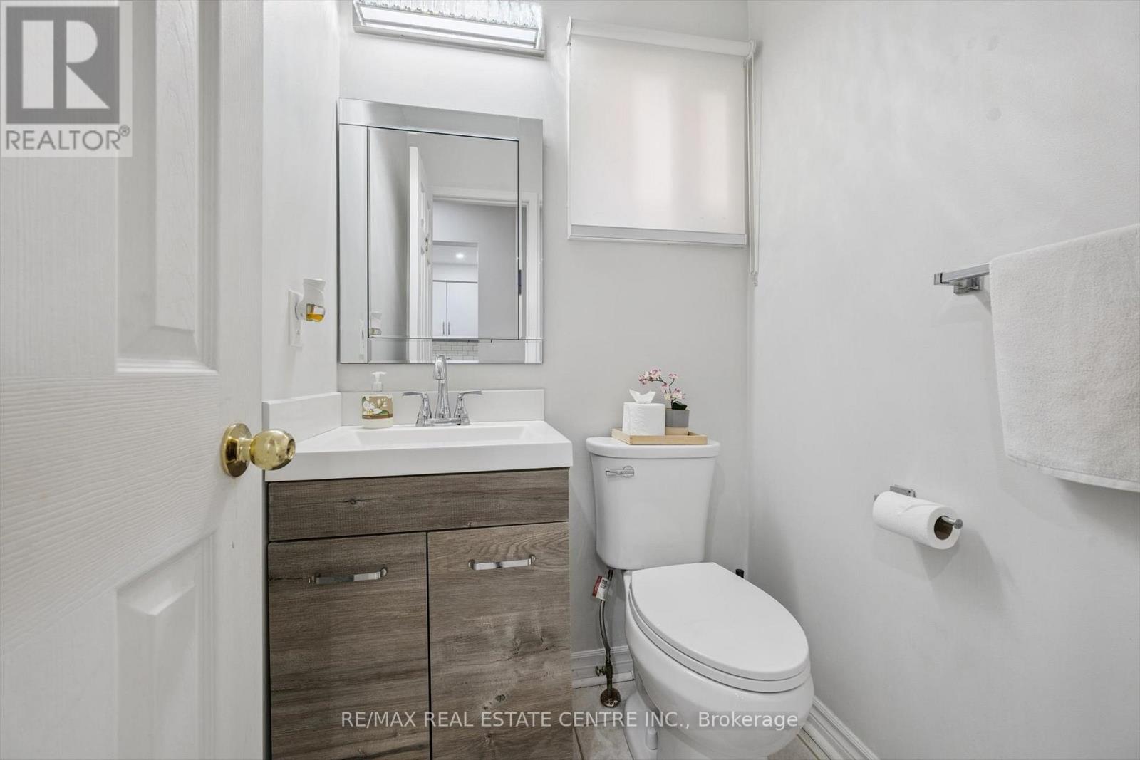 550 Ashprior Avenue, Mississauga, Ontario L5R 3N2 - Photo 16 - W12518128