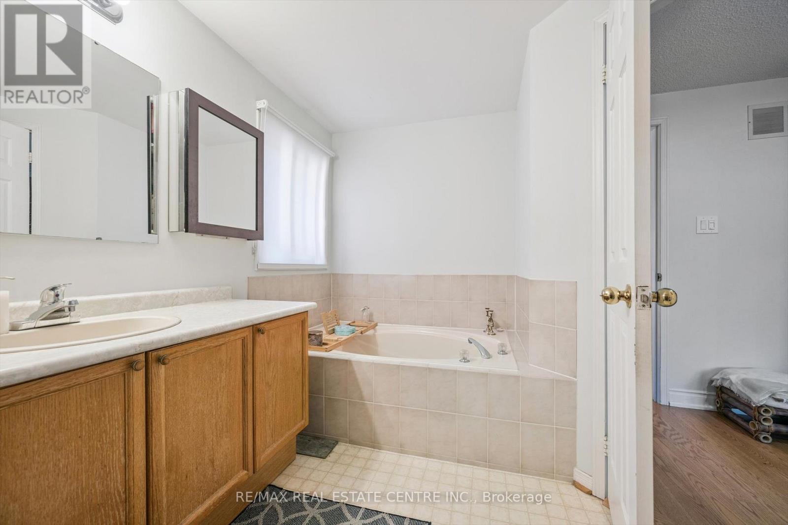 550 Ashprior Avenue, Mississauga, Ontario L5R 3N2 - Photo 22 - W12518128