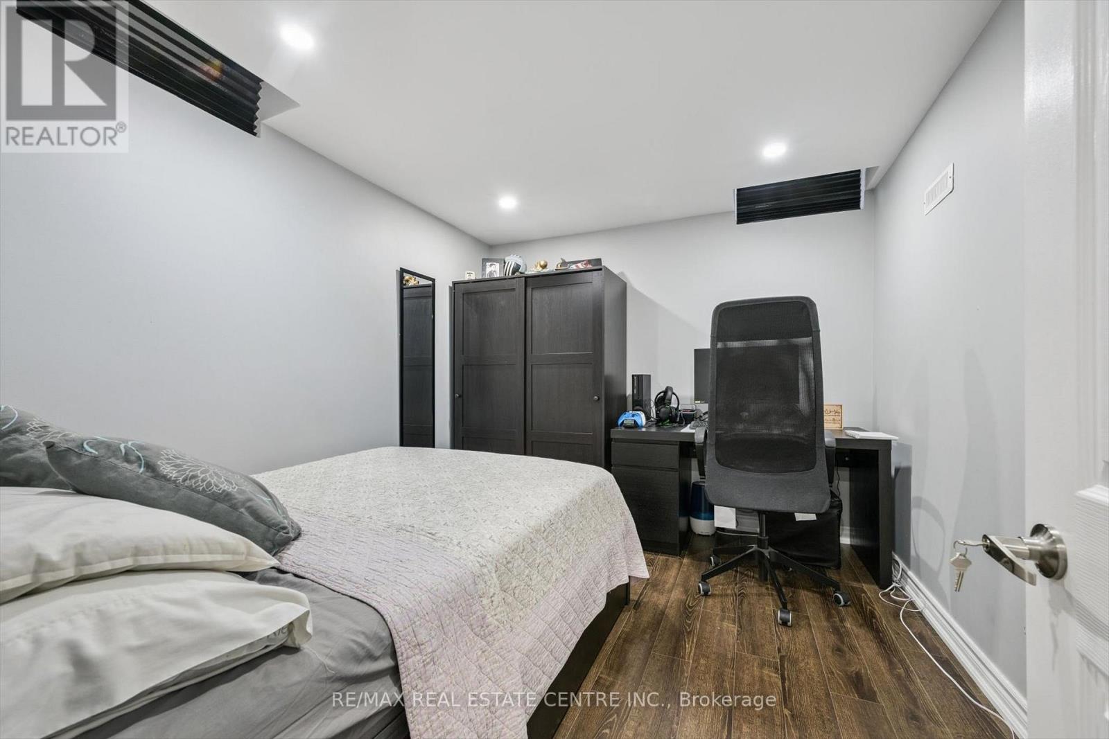 550 Ashprior Avenue, Mississauga, Ontario L5R 3N2 - Photo 32 - W12518128