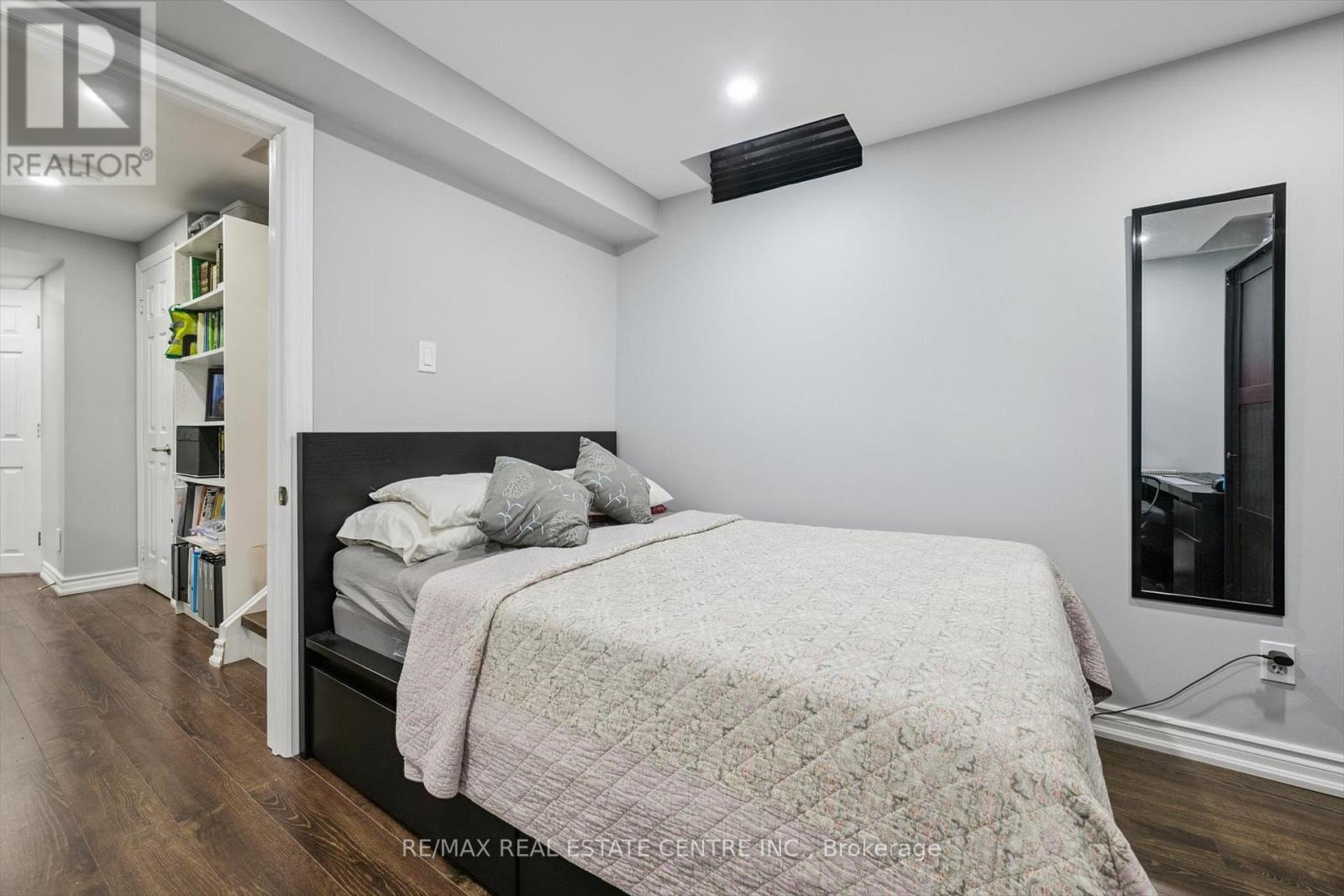 550 Ashprior Avenue, Mississauga, Ontario L5R 3N2 - Photo 33 - W12518128