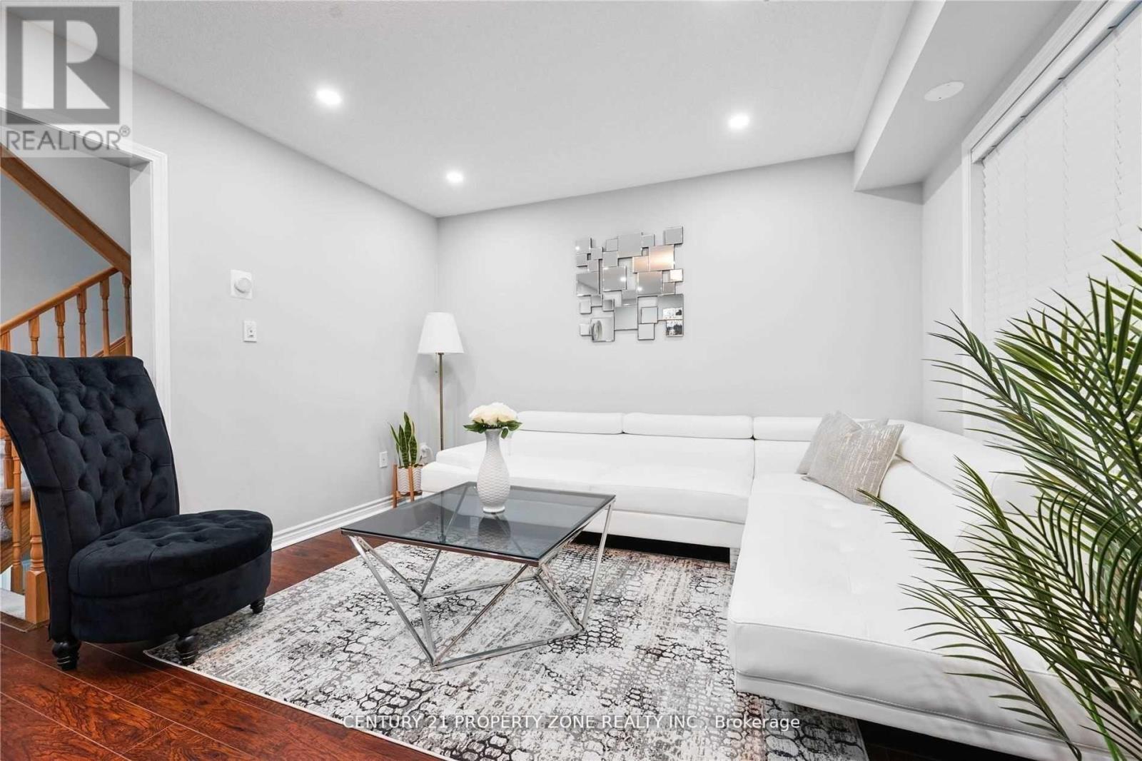 95 Bannister Crescent, Brampton, Ontario L7A 0G2 - Photo 3 - W12518136