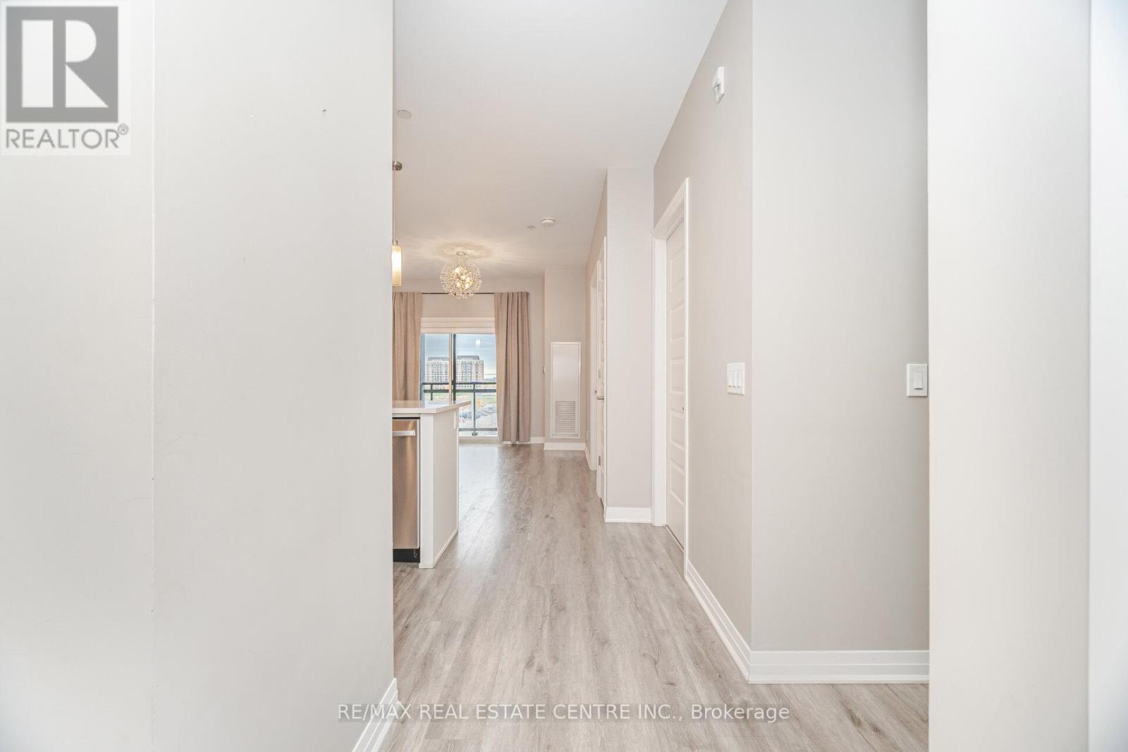 420 - 102 Grovewood Common Circle, Oakville, Ontario L6H 0X2 - Photo 11 - W12518138