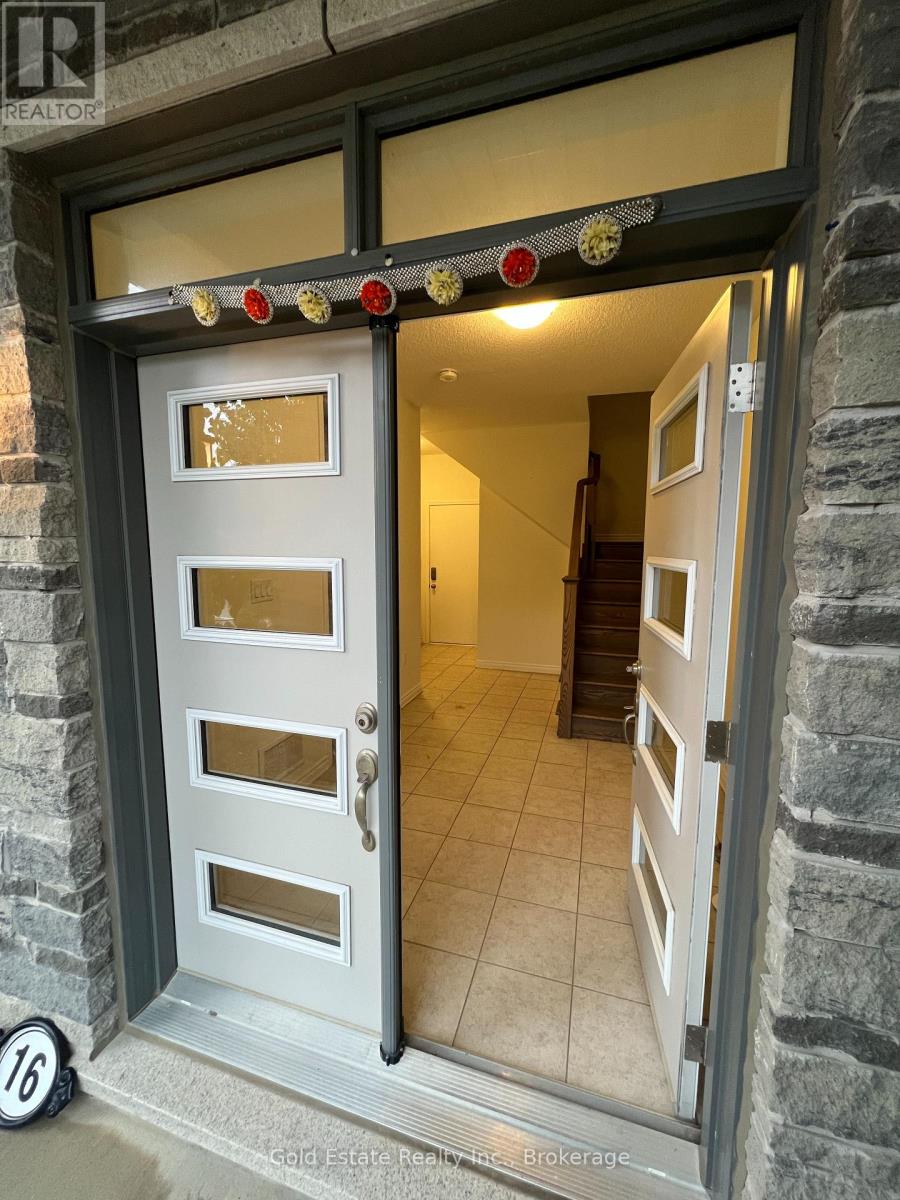 16 Summer Wind Lane, Brampton, Ontario L7A 5J2 - Photo 3 - W12518158