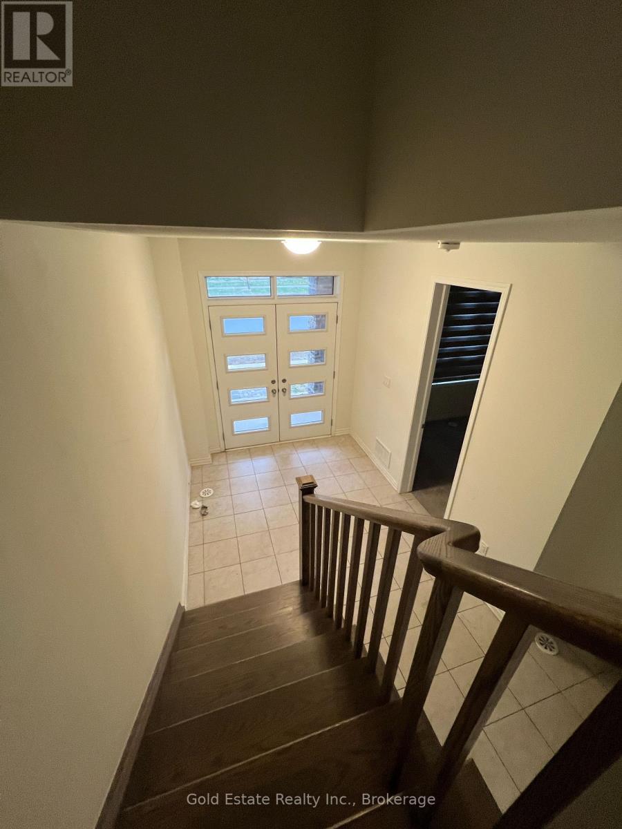 16 Summer Wind Lane, Brampton, Ontario L7A 5J2 - Photo 4 - W12518158