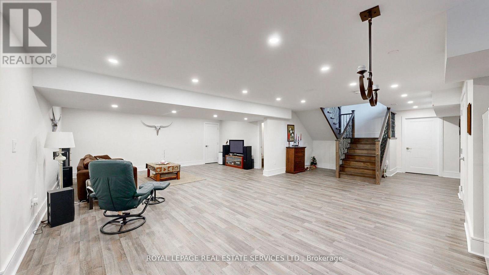 1286 Cambridge Drive, Oakville, Ontario L6J 1S1 - Photo 20 - W12518168