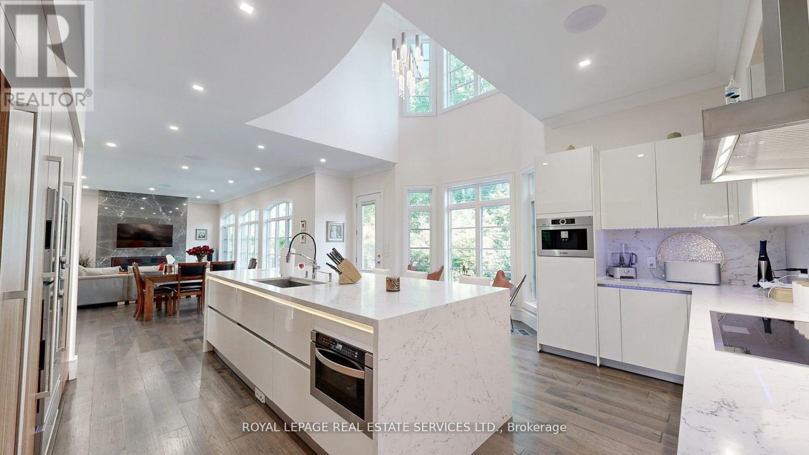 1286 Cambridge Drive, Oakville, Ontario L6J 1S1 - Photo 9 - W12518168