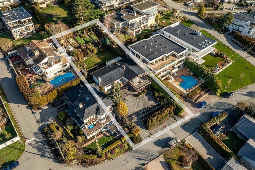 14371 SUNSET DRIVE, White Rock, British Columbia