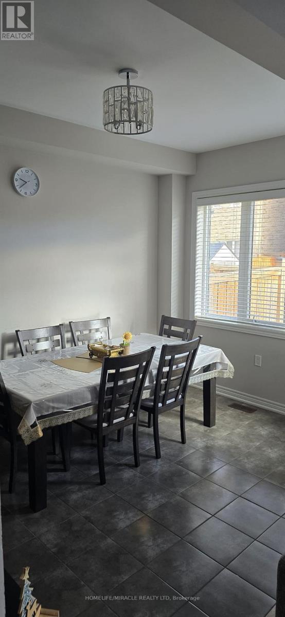 6 Ridge Drive, Caledon, Ontario L7K 0G2 - Photo 2 - W12518176