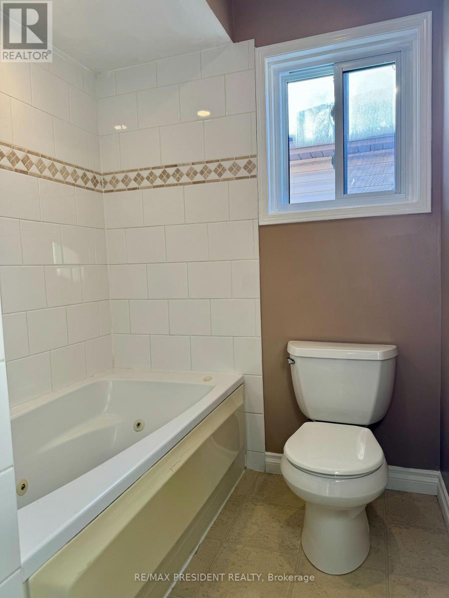 38 Nectarine Crescent, Brampton, Ontario L6S 5Z1 - Photo 10 - W12518228