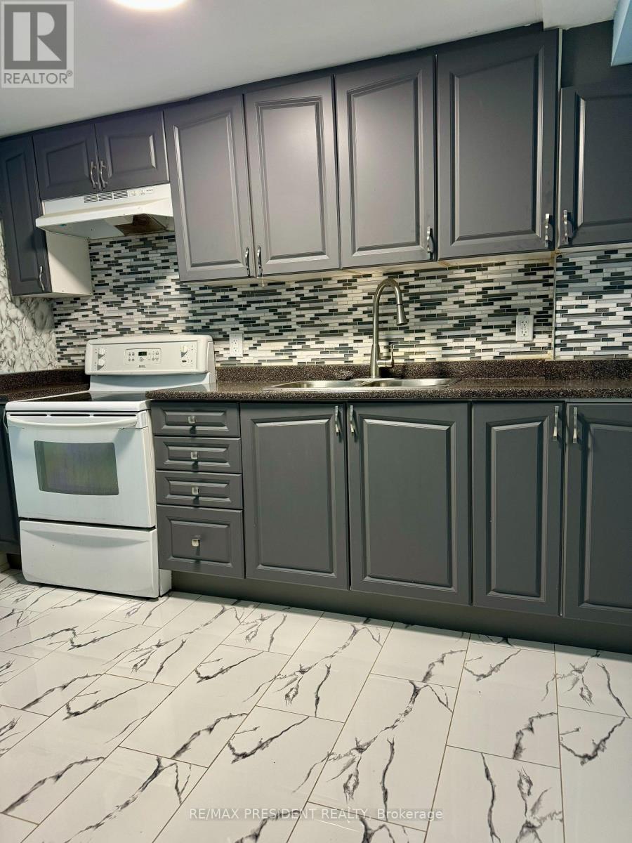 38 Nectarine Crescent, Brampton, Ontario L6S 5Z1 - Photo 12 - W12518228