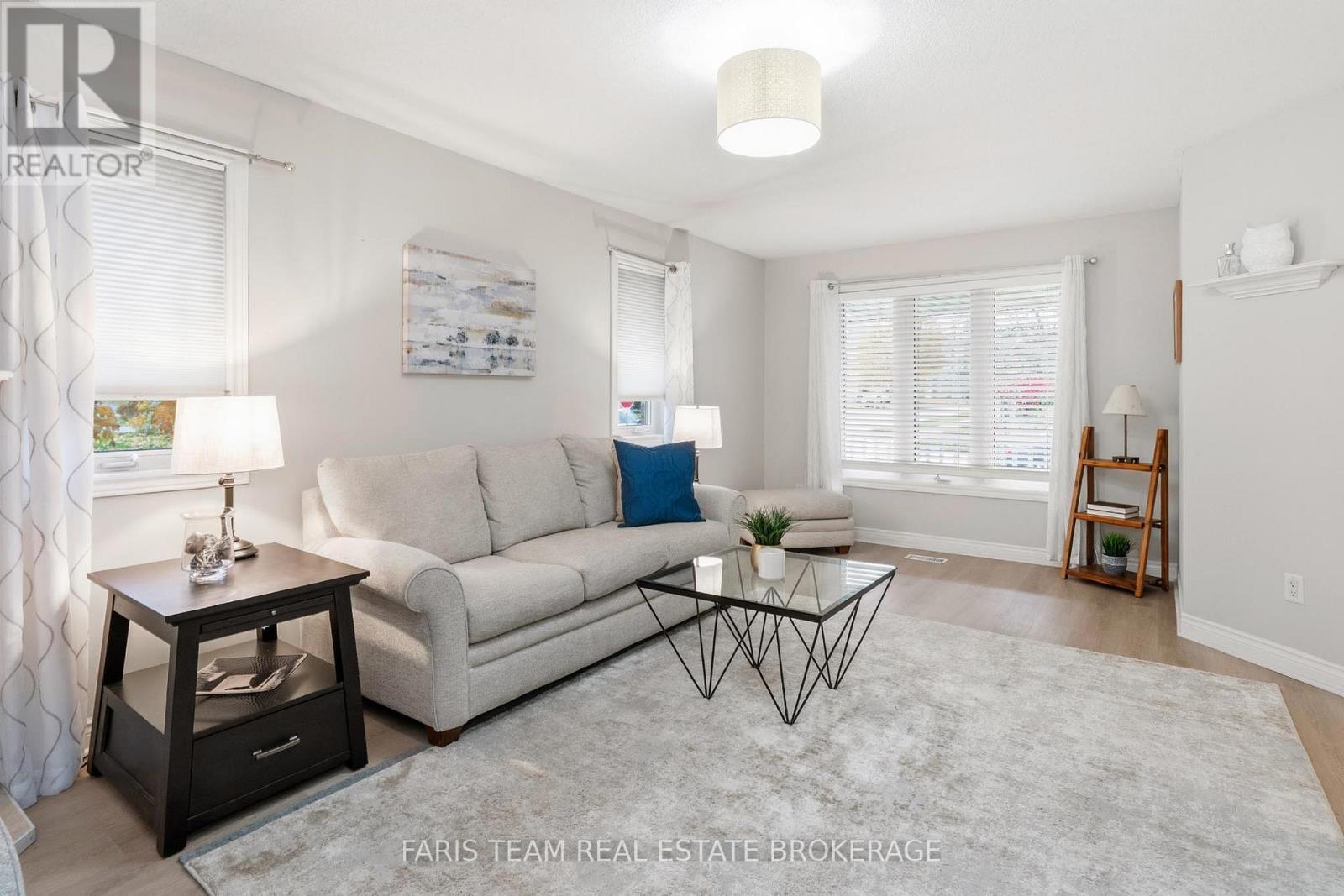 2 Forest Edge Crescent, East Gwillimbury, Ontario  L9N 1R8 - Photo 15 - N12460085