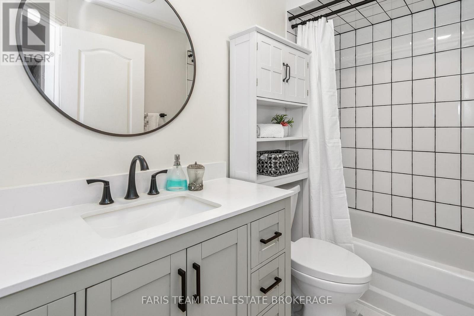 2 Forest Edge Crescent, East Gwillimbury, Ontario  L9N 1R8 - Photo 19 - N12460085