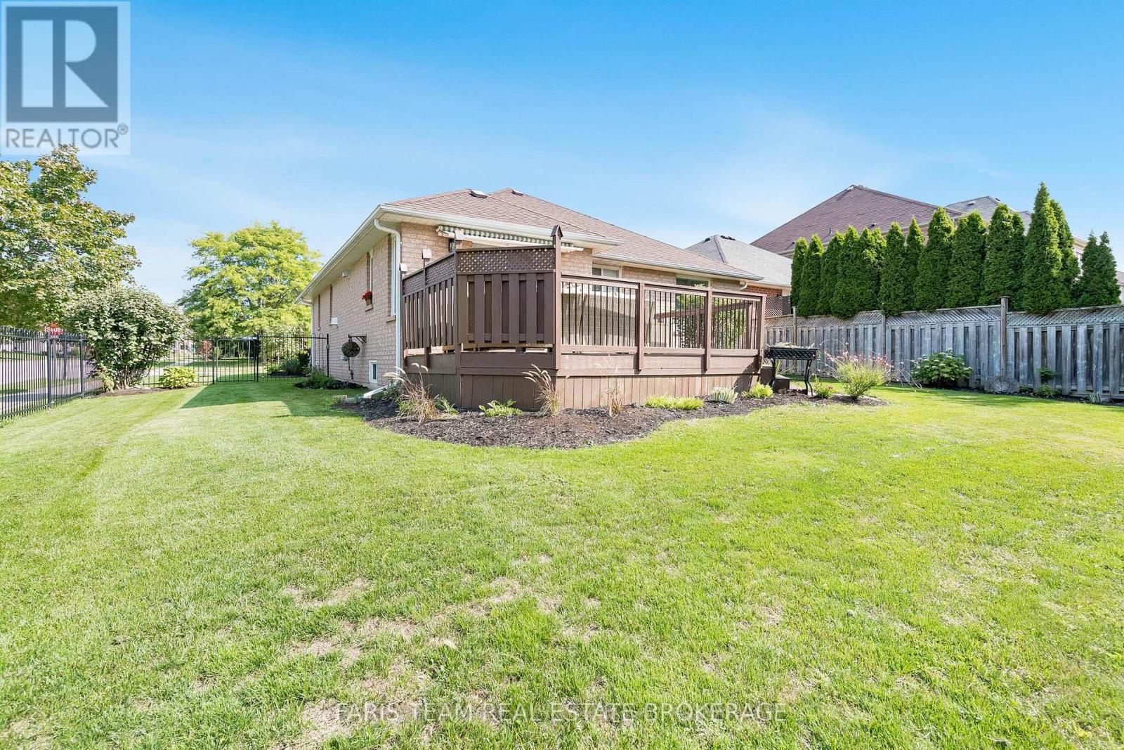 2 Forest Edge Crescent, East Gwillimbury, Ontario  L9N 1R8 - Photo 32 - N12460085