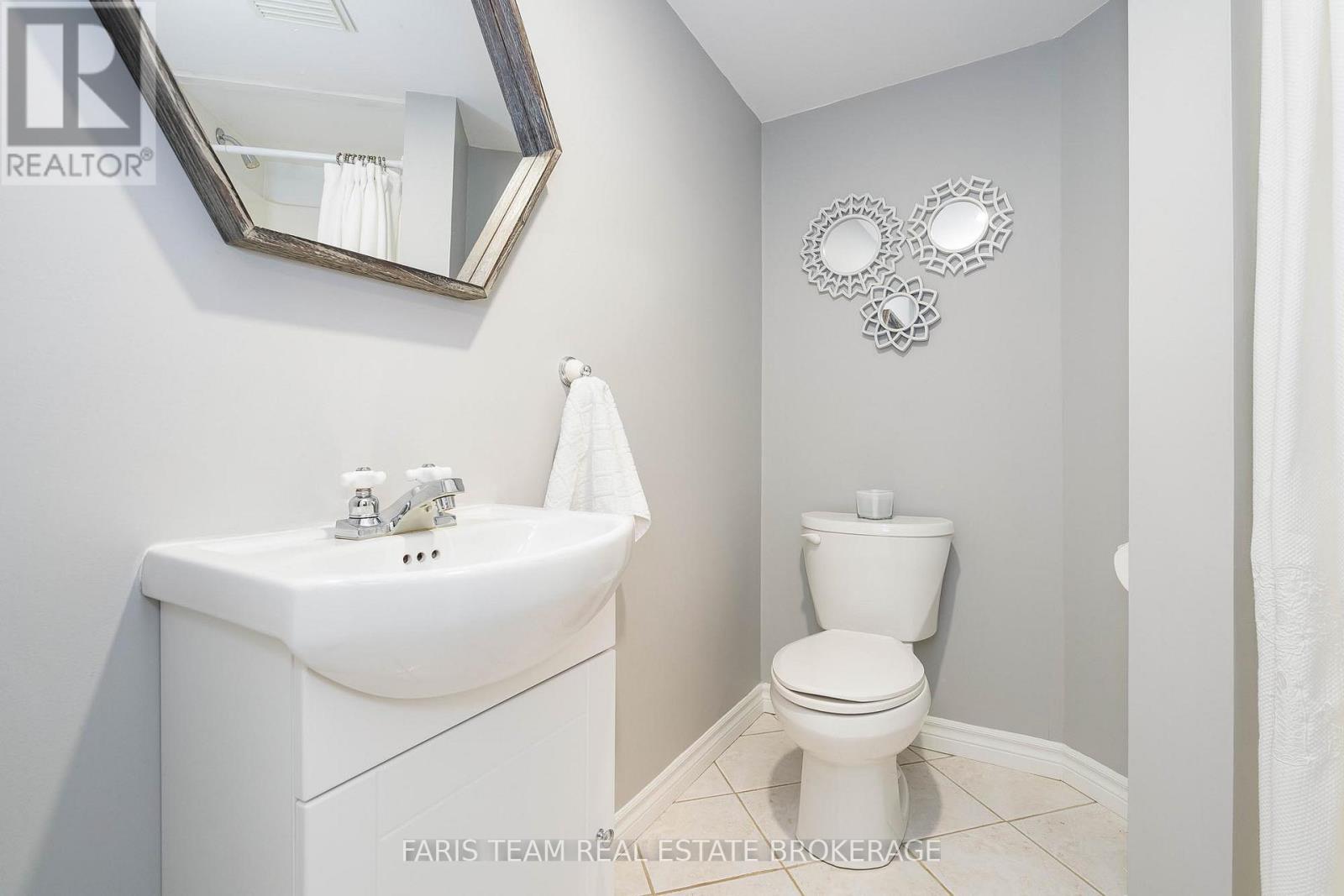 2 Forest Edge Crescent, East Gwillimbury, Ontario  L9N 1R8 - Photo 27 - N12460085