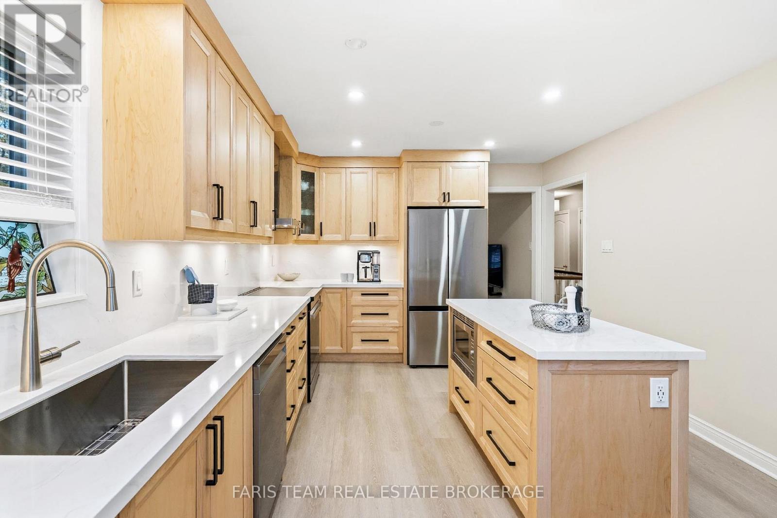 2 Forest Edge Crescent, East Gwillimbury, Ontario  L9N 1R8 - Photo 9 - N12460085