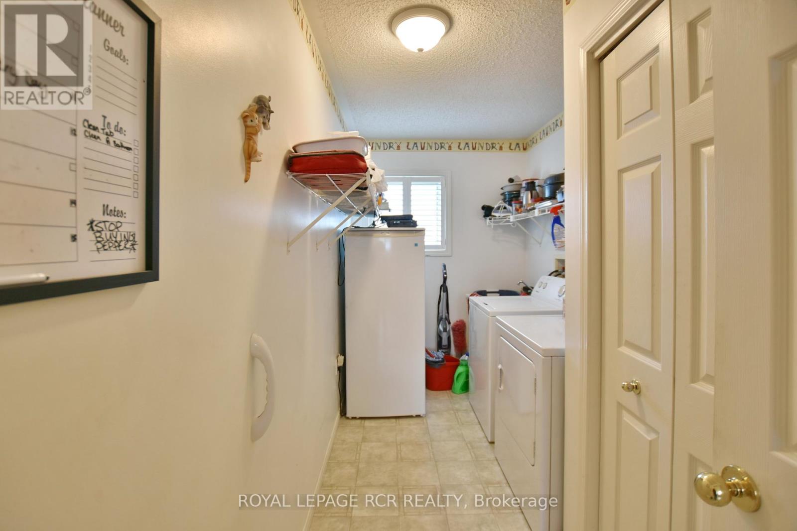 9 Indiana Avenue, Wasaga Beach, Ontario  L0L 2P0 - Photo 15 - S12333053