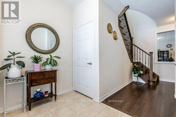 50 Royal Fern Crescent, Caledon, Ontario  L7C 4H1 - Photo 9 - W12478409