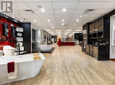 779 Alness Street, Toronto (York University Heights), Ontario  M3J 2H8 - Photo 8 - W12516030