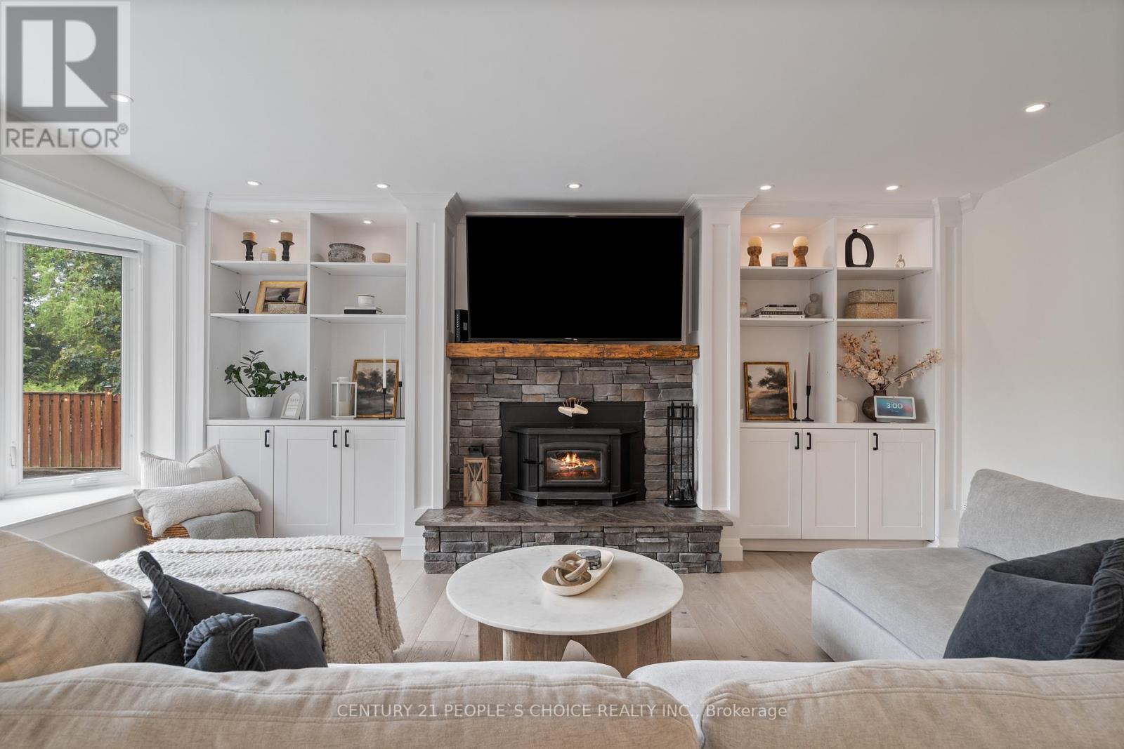 7 Carl Crescent, Hamilton, Ontario L0R 2H4 - Photo 4 - X12455168