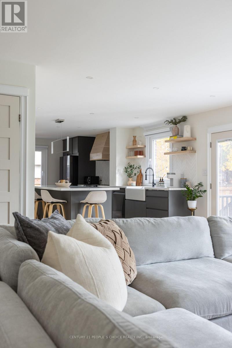 7 Carl Crescent, Hamilton, Ontario L0R 2H4 - Photo 8 - X12455168