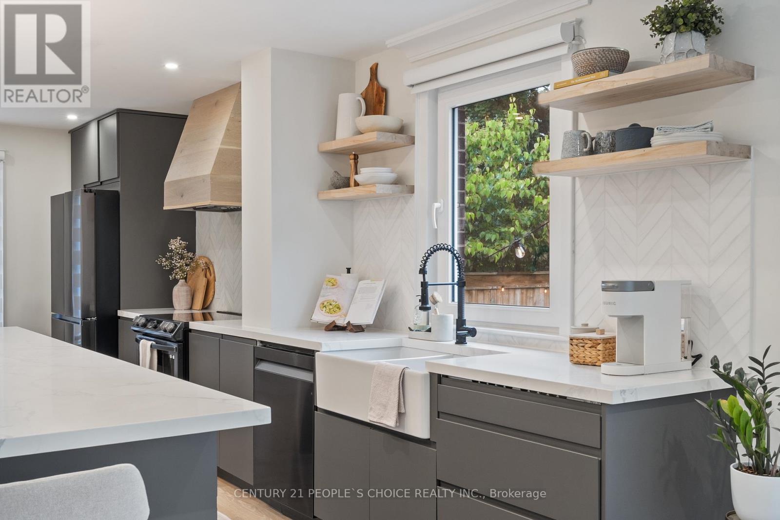 7 Carl Crescent, Hamilton, Ontario L0R 2H4 - Photo 9 - X12455168