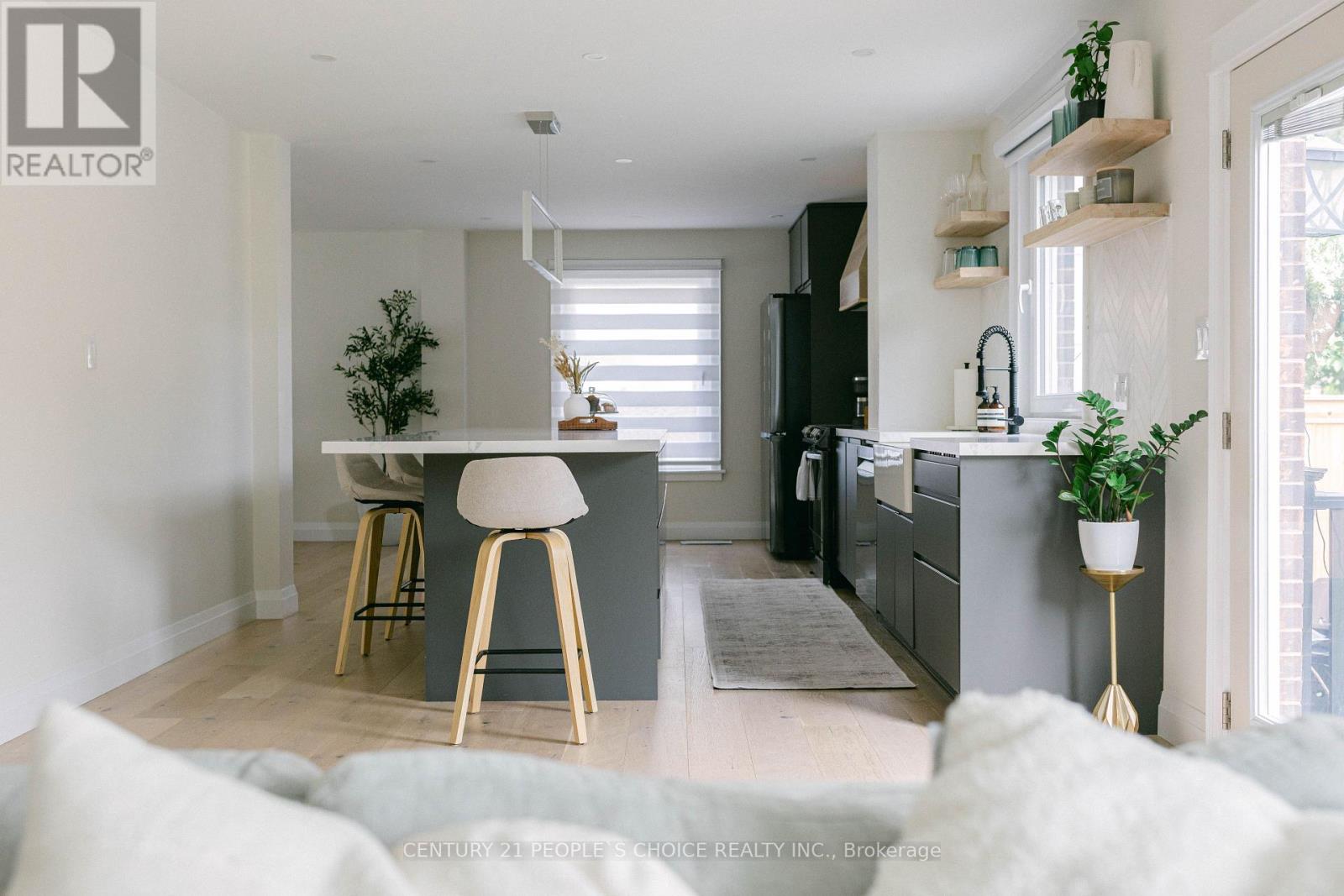 7 Carl Crescent, Hamilton, Ontario L0R 2H4 - Photo 6 - X12455168