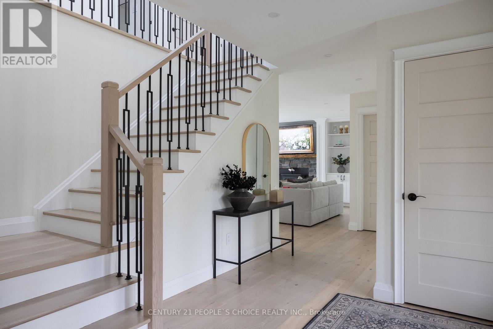 7 Carl Crescent, Hamilton, Ontario L0R 2H4 - Photo 2 - X12455168