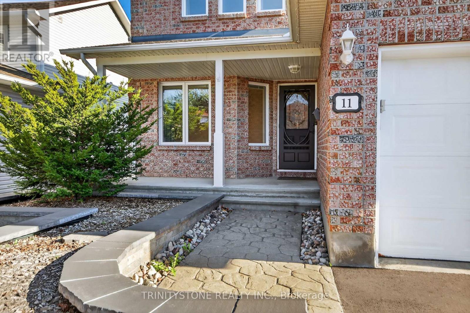 11 Whalings Circle, Ottawa, Ontario  K2S 1S4 - Photo 3 - X12518348