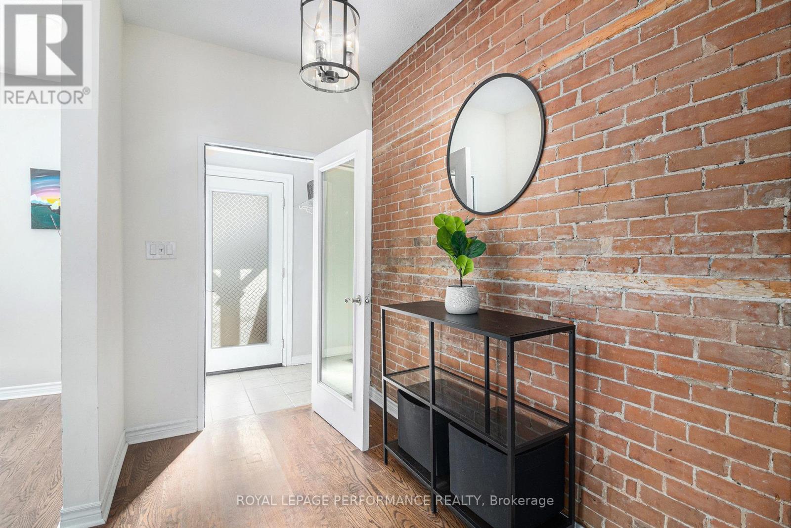 55 Argyle Avenue, Ottawa, Ontario  K2P 1B3 - Photo 2 - X12518398