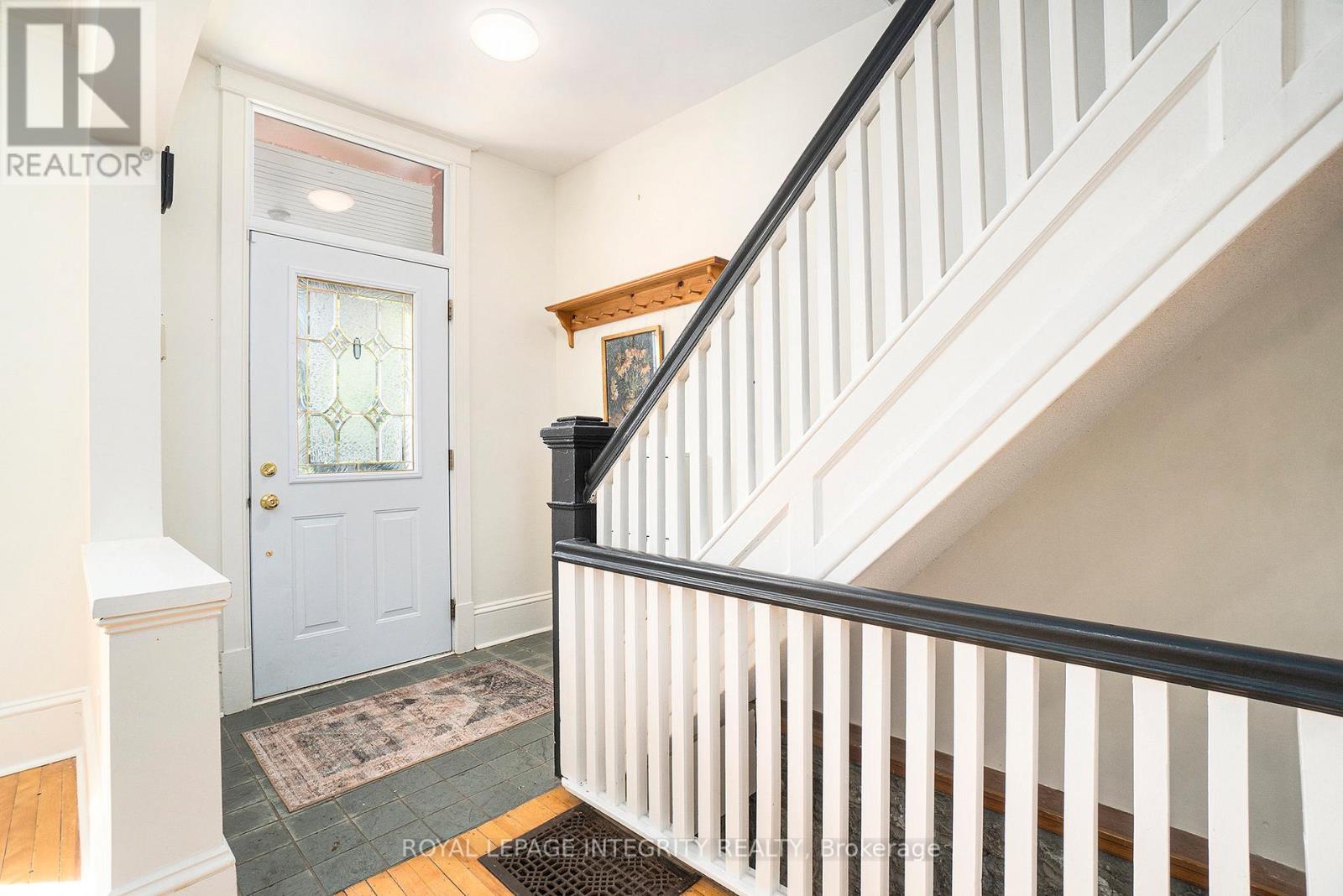 115 Springhurst Avenue, Ottawa, Ontario  K1S 0E3 - Photo 3 - X12518416