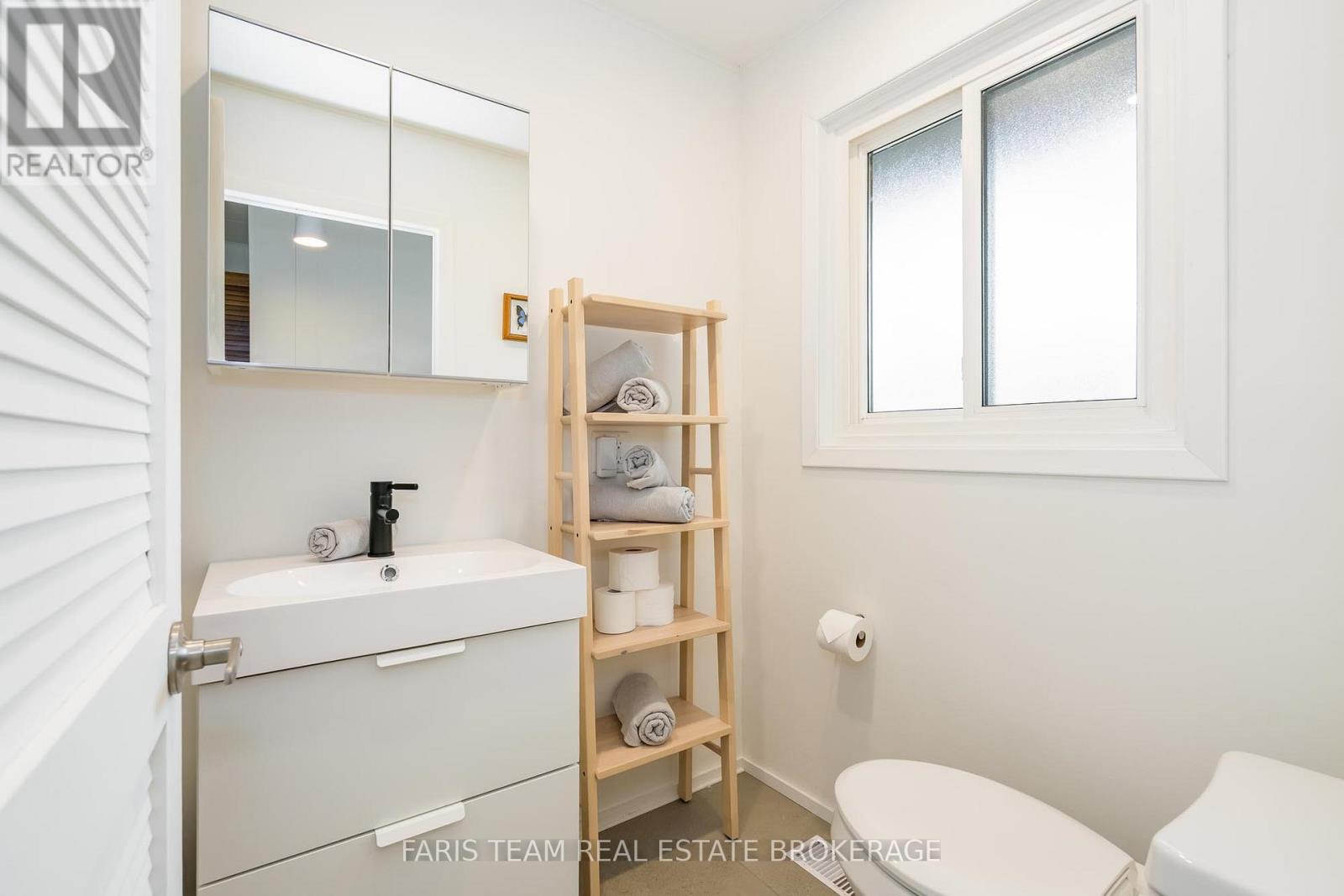 1010 Sanderson Road, Gravenhurst, Ontario  P0E 1N0 - Photo 14 - X12518134