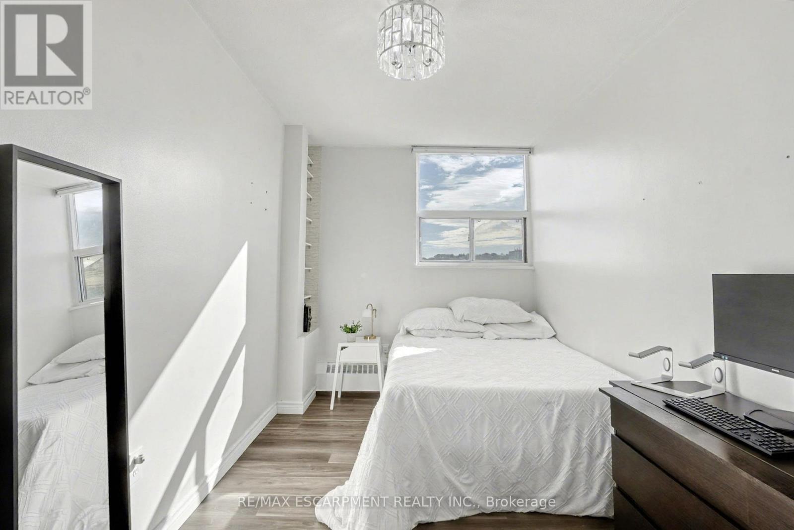 1001 - 15 Nicklaus Drive, Hamilton, Ontario  L8K 5J5 - Photo 10 - X12518268