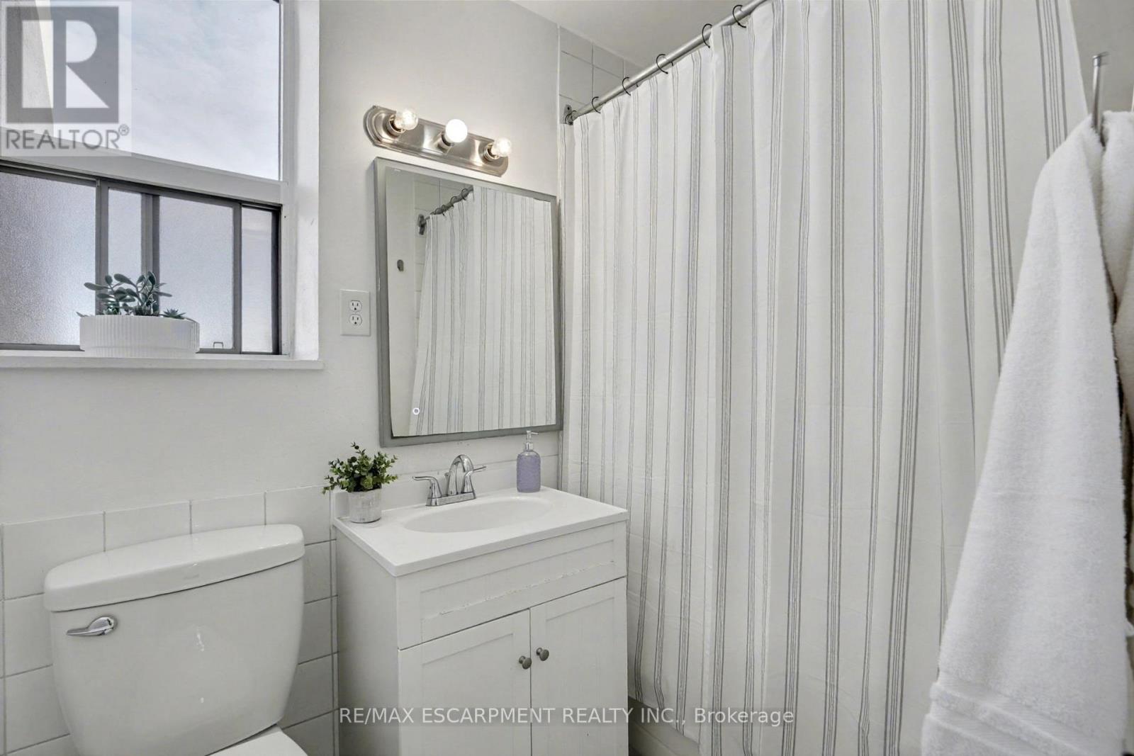 1001 - 15 Nicklaus Drive, Hamilton, Ontario  L8K 5J5 - Photo 12 - X12518268