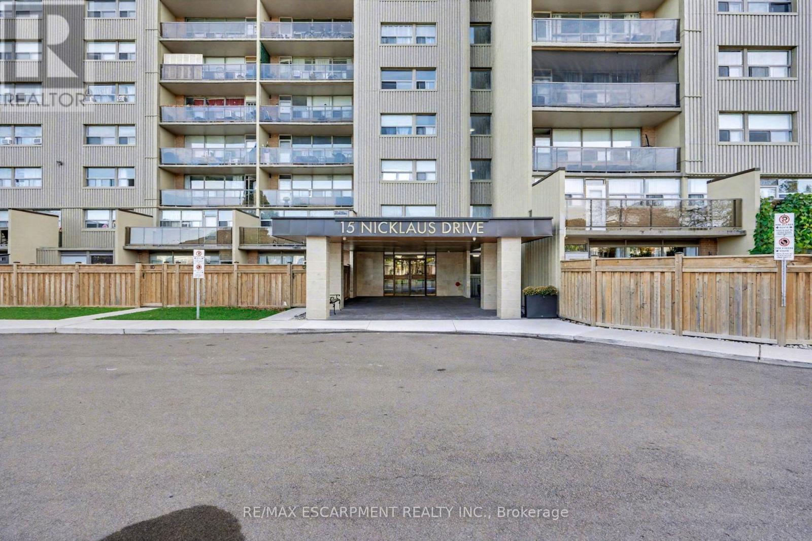 1001 - 15 Nicklaus Drive, Hamilton, Ontario  L8K 5J5 - Photo 2 - X12518268