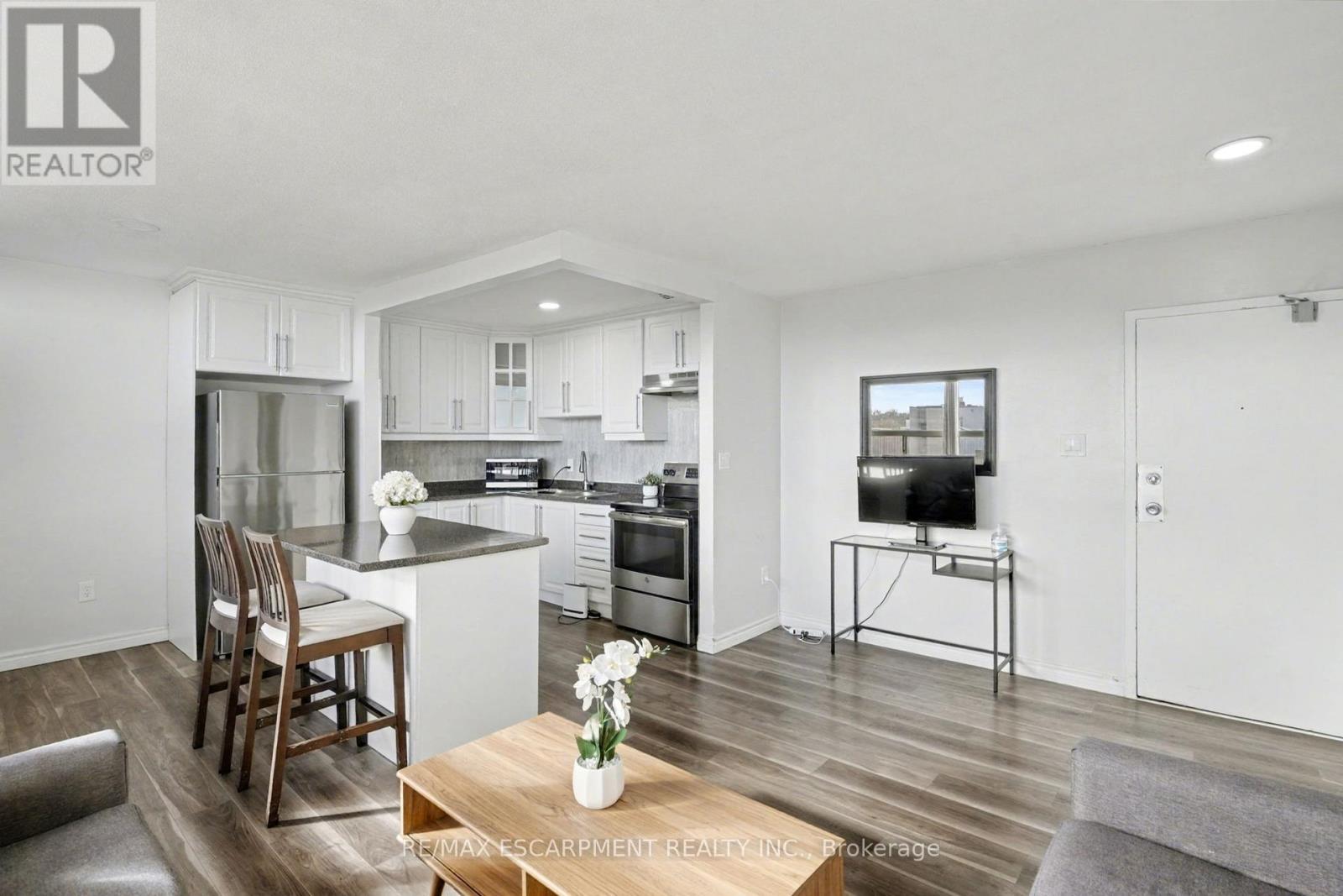 1001 - 15 Nicklaus Drive, Hamilton, Ontario  L8K 5J5 - Photo 5 - X12518268