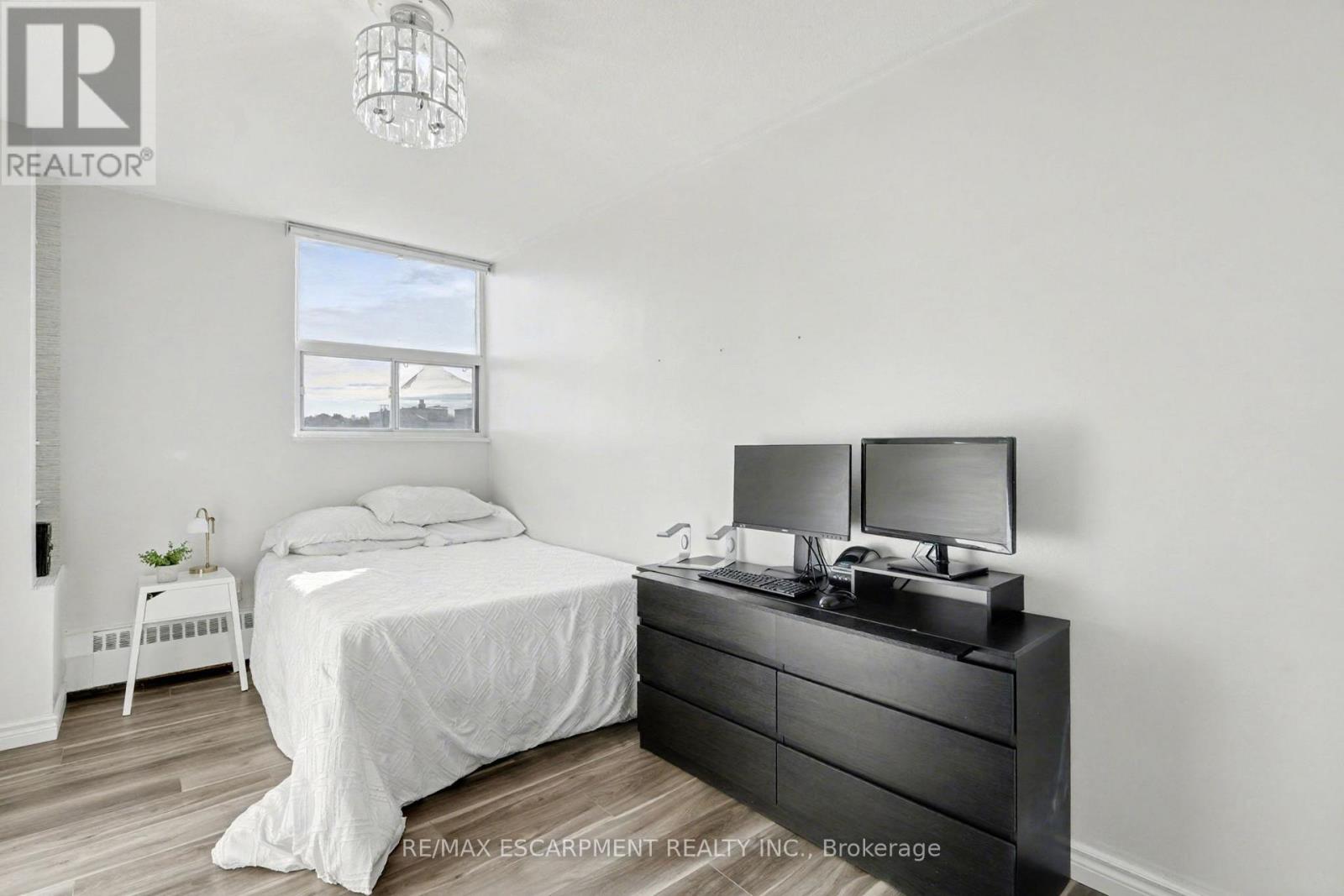 1001 - 15 Nicklaus Drive, Hamilton, Ontario  L8K 5J5 - Photo 9 - X12518268