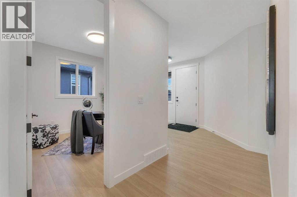 Property at 569 Muirfield Crescent image 4