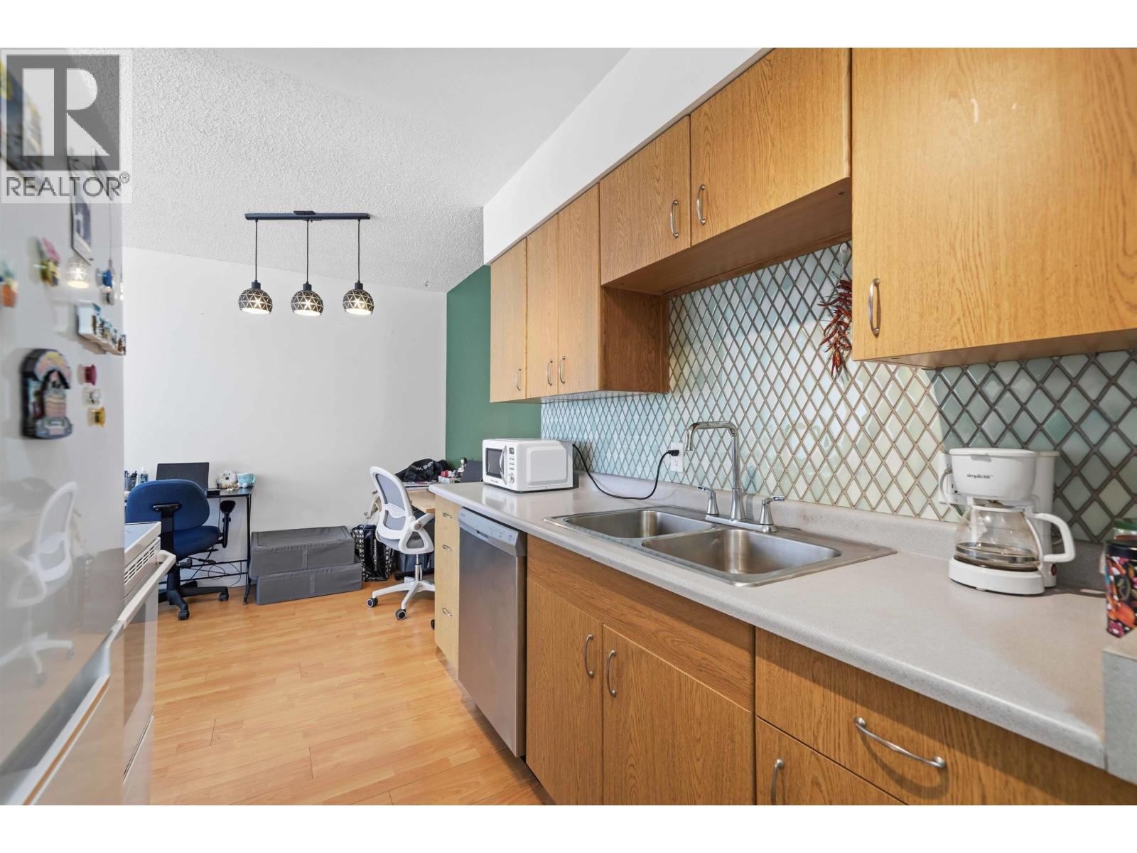 305 428 Agnes Street, New Westminster, British Columbia  V3L 1G1 - Photo 8 - R3065446