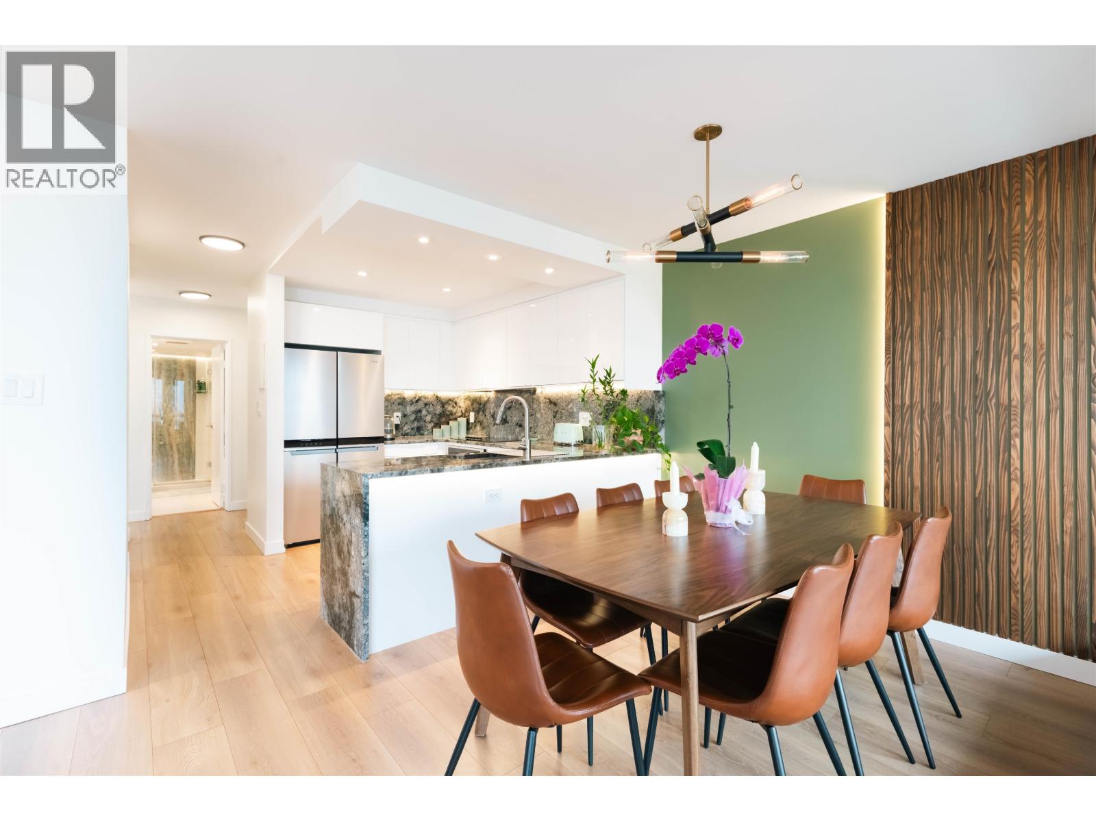 705 444 Lonsdale Avenue, North Vancouver, British Columbia  V7M 3H5 - Photo 2 - R3065469