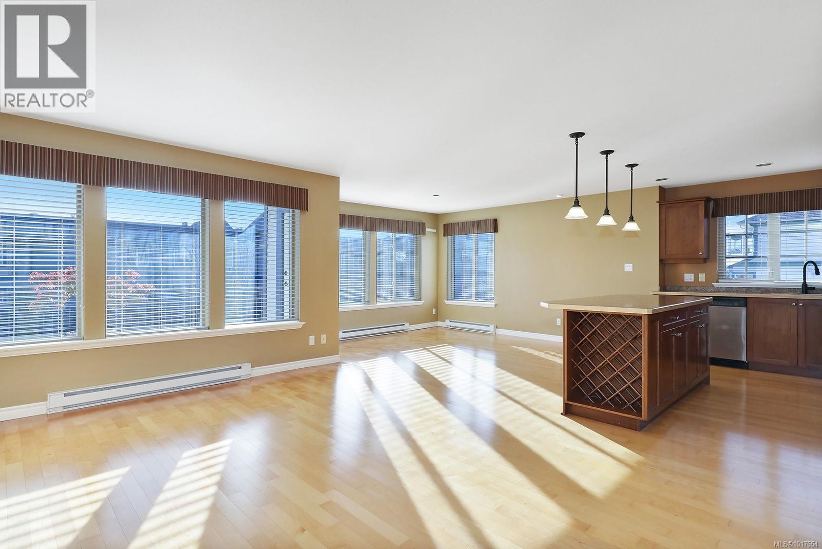 203 1705 Comox Ave, Comox, British Columbia V9M 3M1 - Photo 5 - 1017554